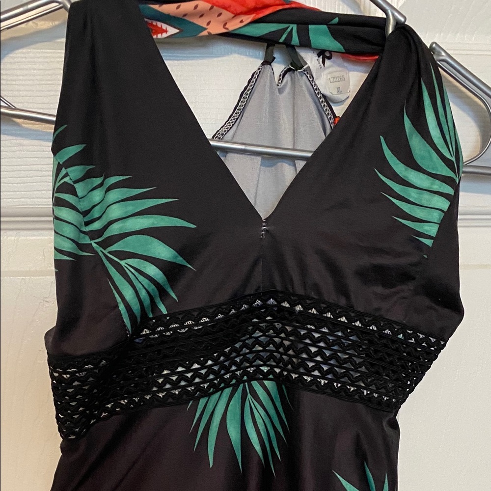 Island dress mini says XL but fits Large